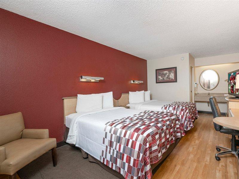 Red Roof Inn Louisville Expo Airport Buitenkant foto