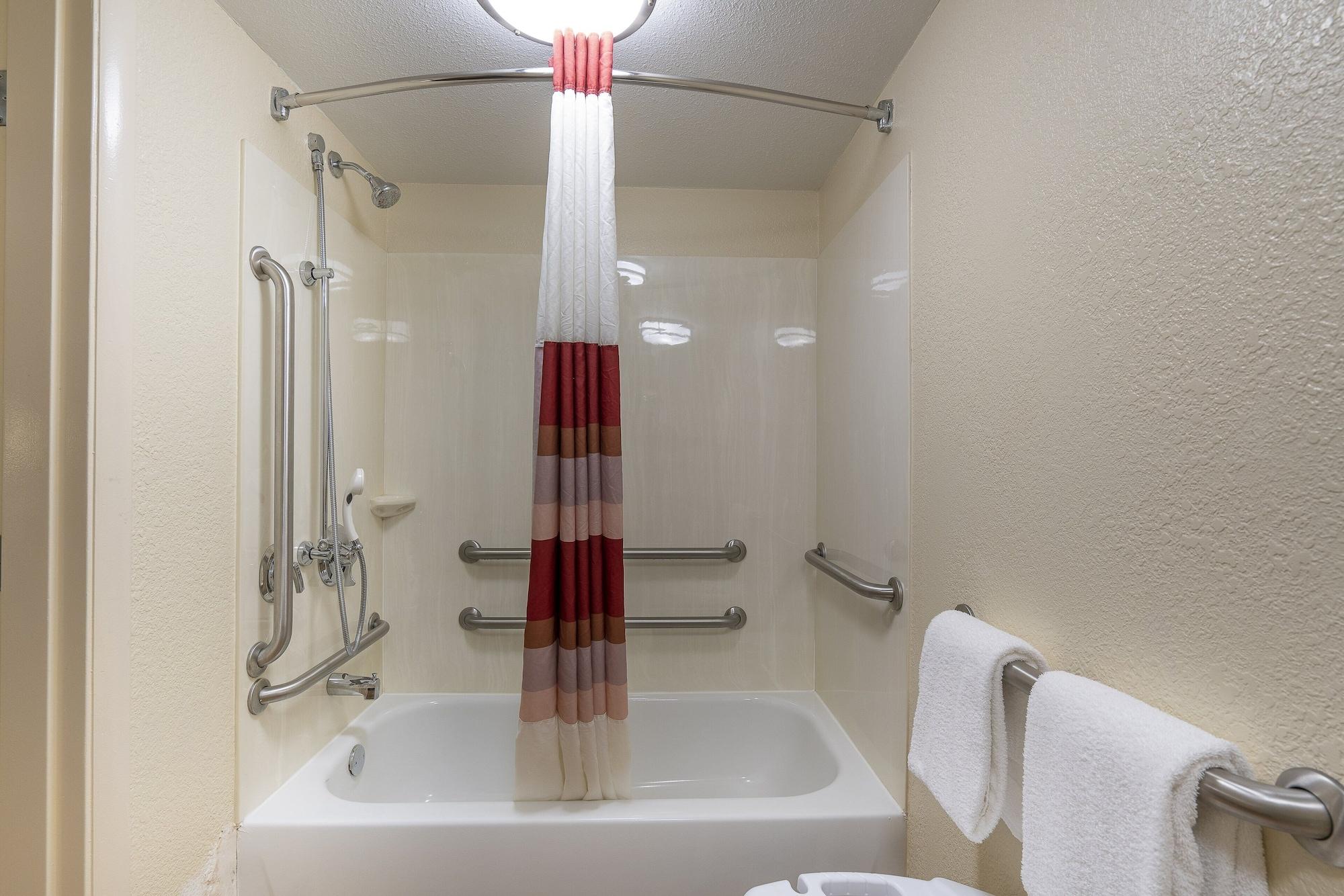 Red Roof Inn Louisville Expo Airport Buitenkant foto