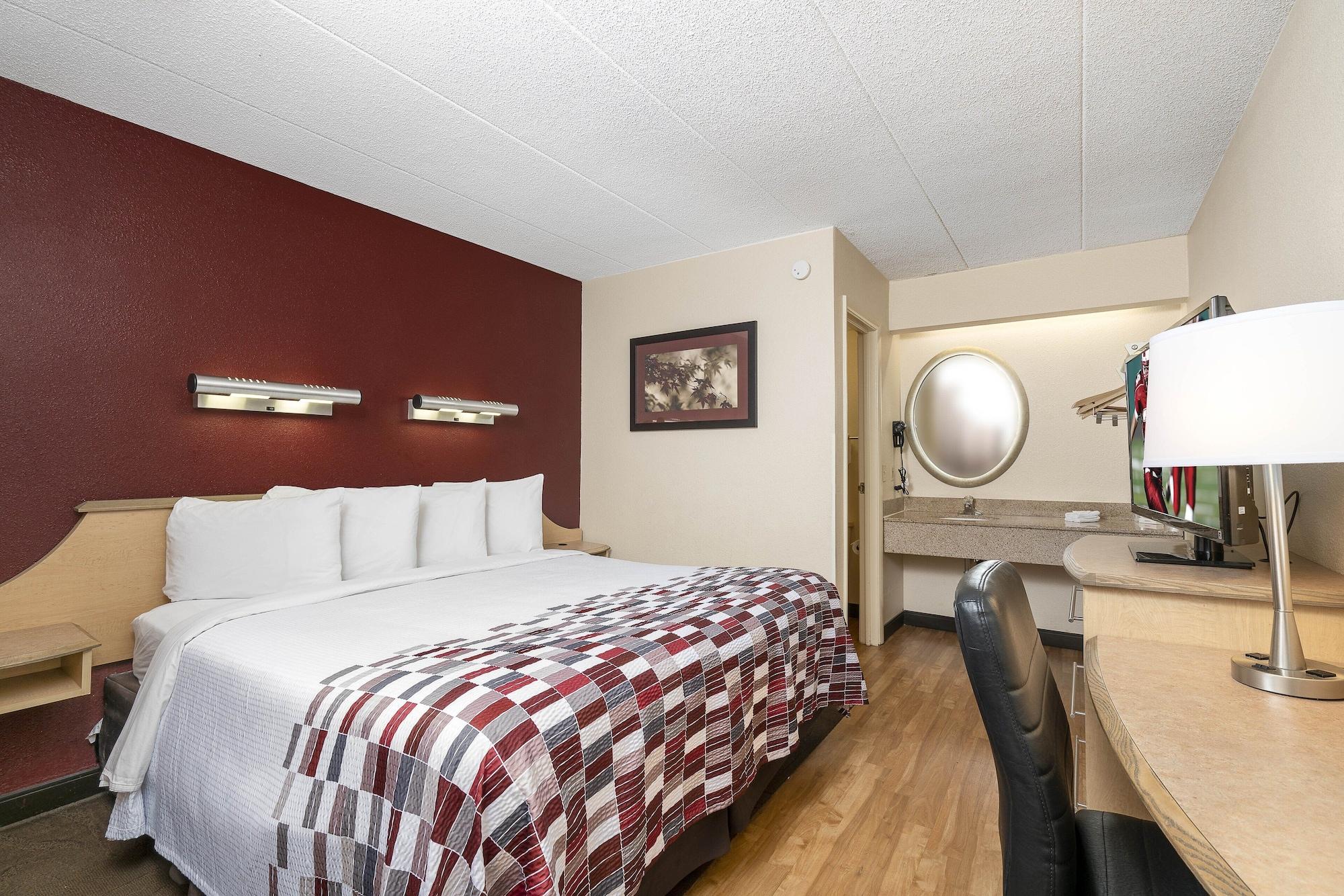 Red Roof Inn Louisville Expo Airport Buitenkant foto