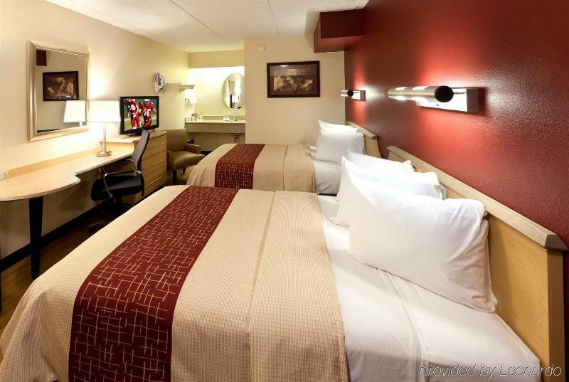Red Roof Inn Louisville Expo Airport Buitenkant foto