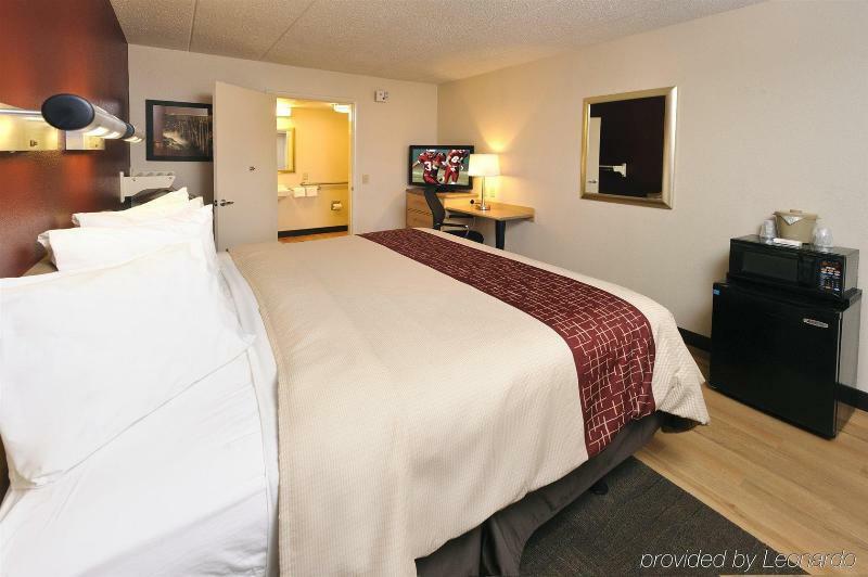 Red Roof Inn Louisville Expo Airport Buitenkant foto