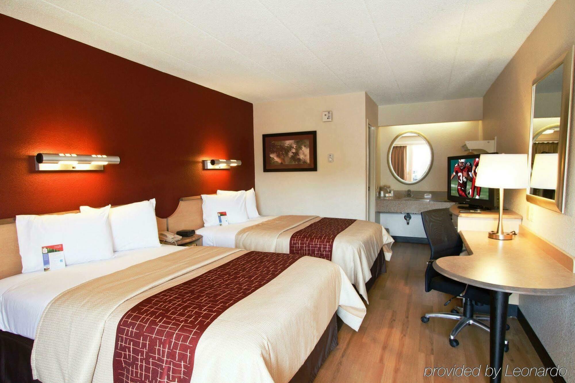 Red Roof Inn Louisville Expo Airport Buitenkant foto