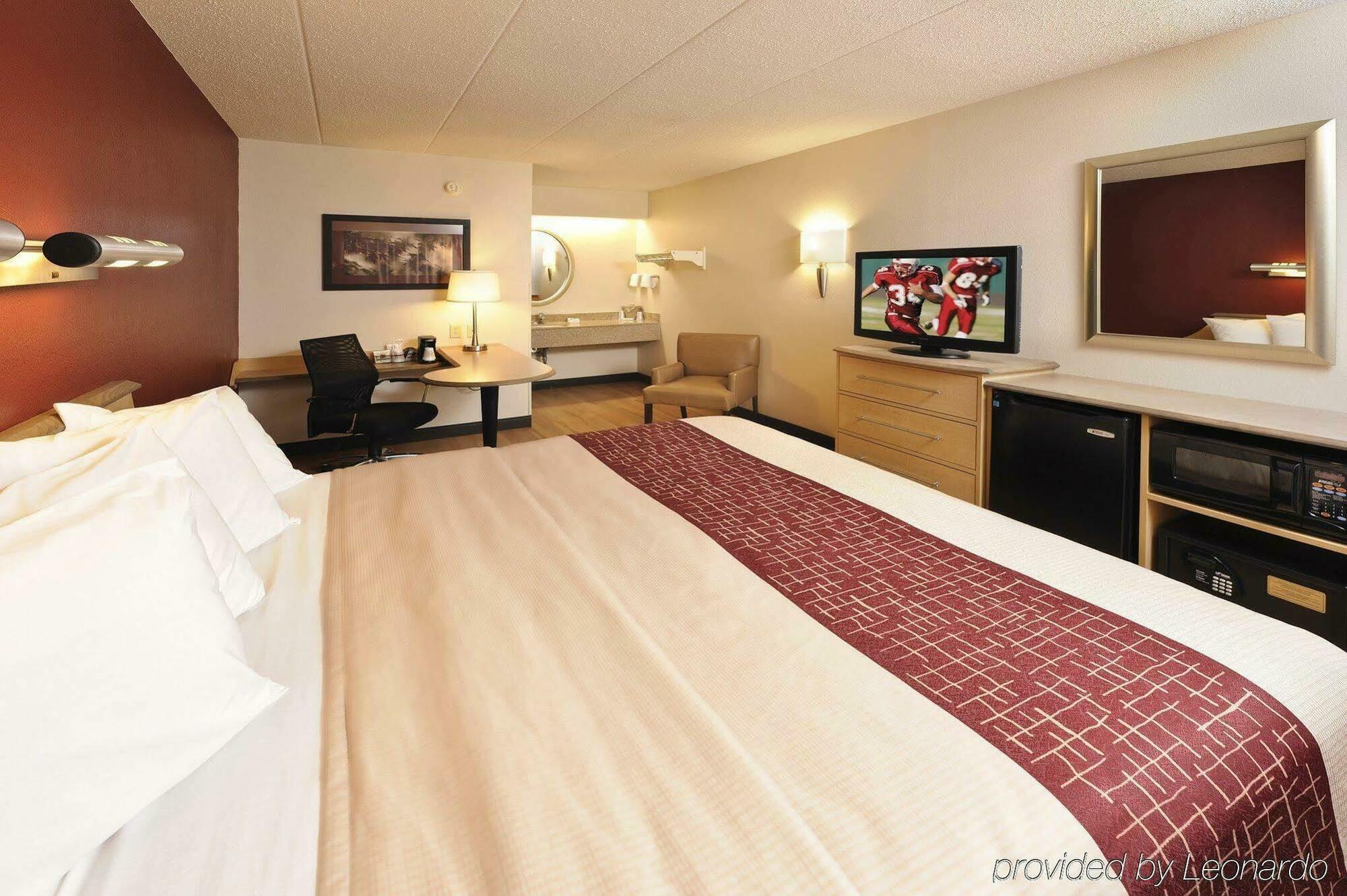 Red Roof Inn Louisville Expo Airport Buitenkant foto